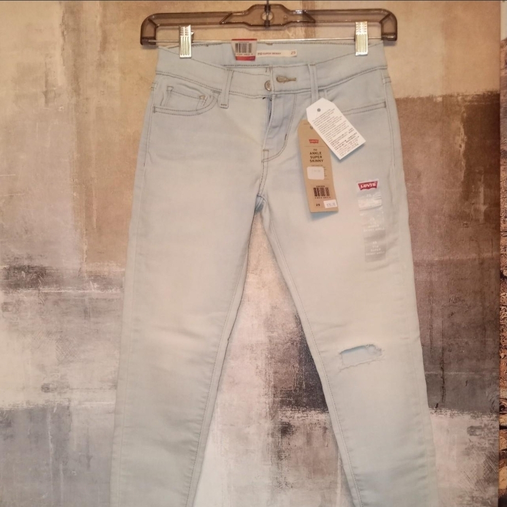 Levi's Women's 710 Soft Blue Skinny Jeans